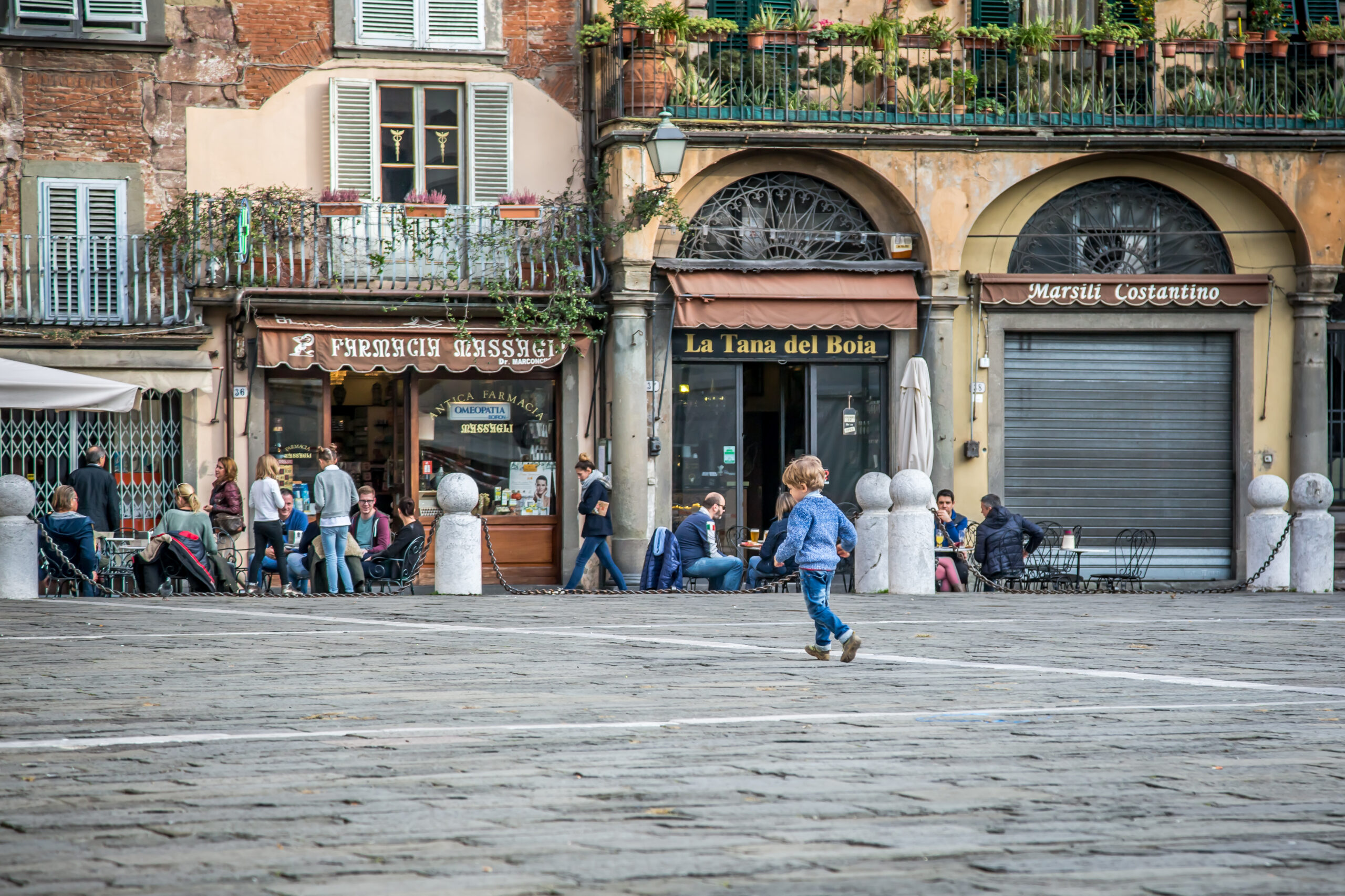 Lucca/italy,-,5,November,2016:,A,Boy,Plays,In,The