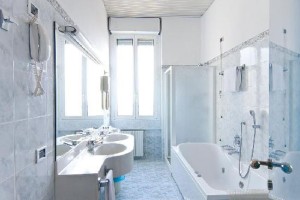 hotel-ambasciatori-bagno-camera-standard