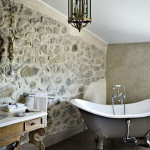 i-casali-di-monticchioLuxury-and-Classic-Bathroom-Style-with-Elegant-Rock-Wall